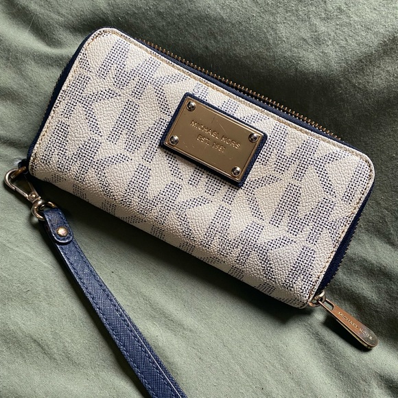 MK Wallet - Picture 1 of 3